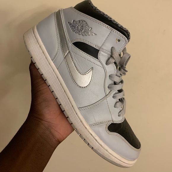 Jordan 1 Mid - Picture 1 of 4